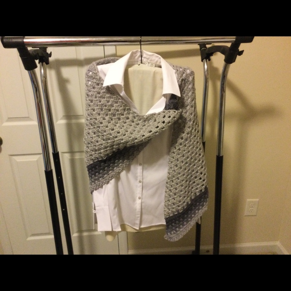 New Hand Crochet Shawl w/attachment